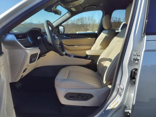 New 2025 Jeep Grand Cherokee L Limited w/ Black Appearance Package AWD/4WD image 5