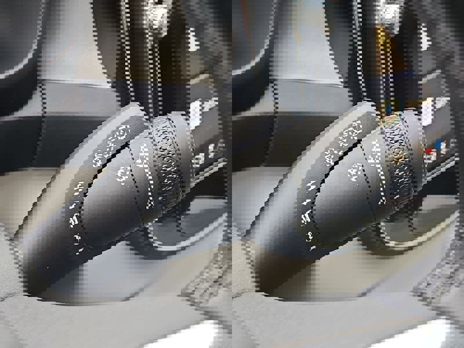 Used 2024 Volvo XC40 B5 Ultimate w/ Protection Package Premier image 27