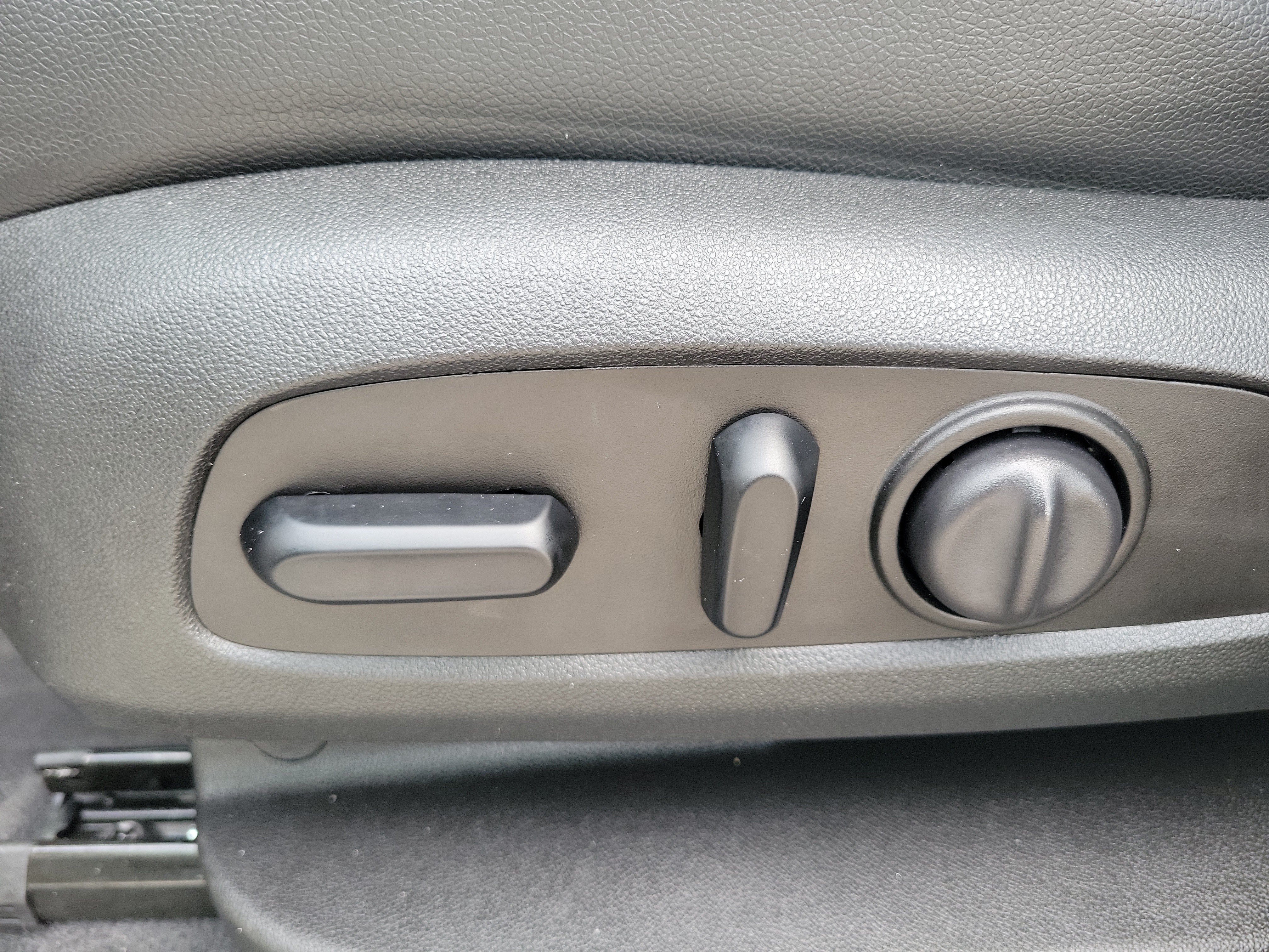 Used 2020 Chevrolet Equinox Premier FWD image 20