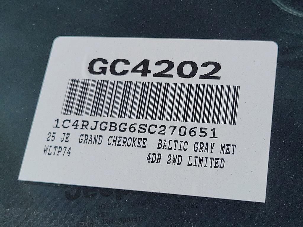 New 2025 Jeep Grand Cherokee Limited w/ Black Appearance Package image 15