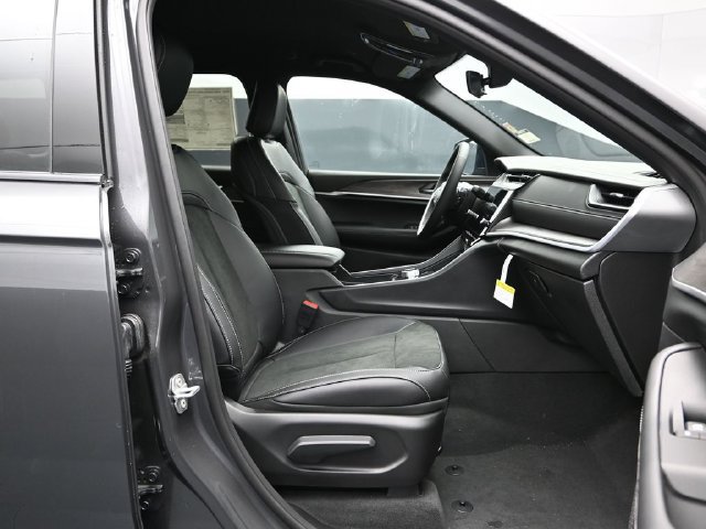 New 2026 Jeep Grand Cherokee Altitude AWD/4WD image 22