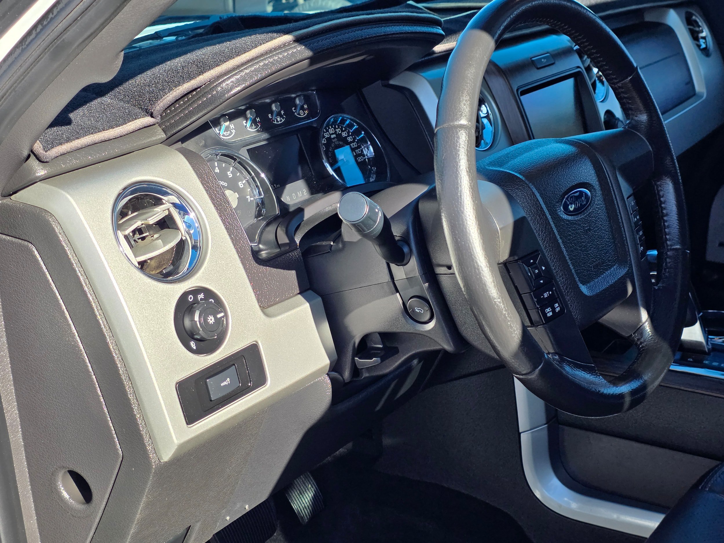 Used 2013 Ford F150 Lariat w/ Lariat Chrome Pkg AWD/4WD image 13