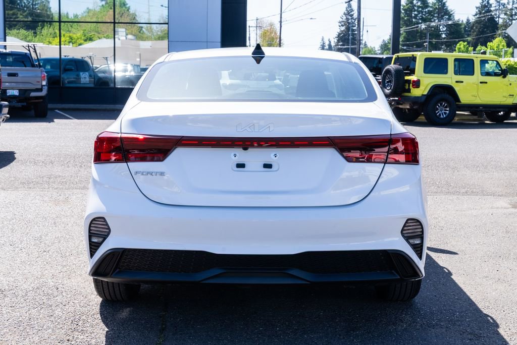 Used 2024 Kia Forte LXS w/ LXS Technology Package FWD image 5