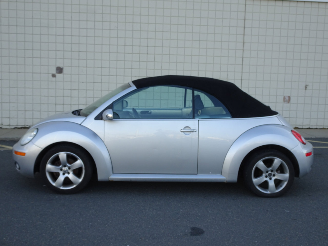 Used 2006 Volkswagen Beetle Convertible w/ Package 2 image 5