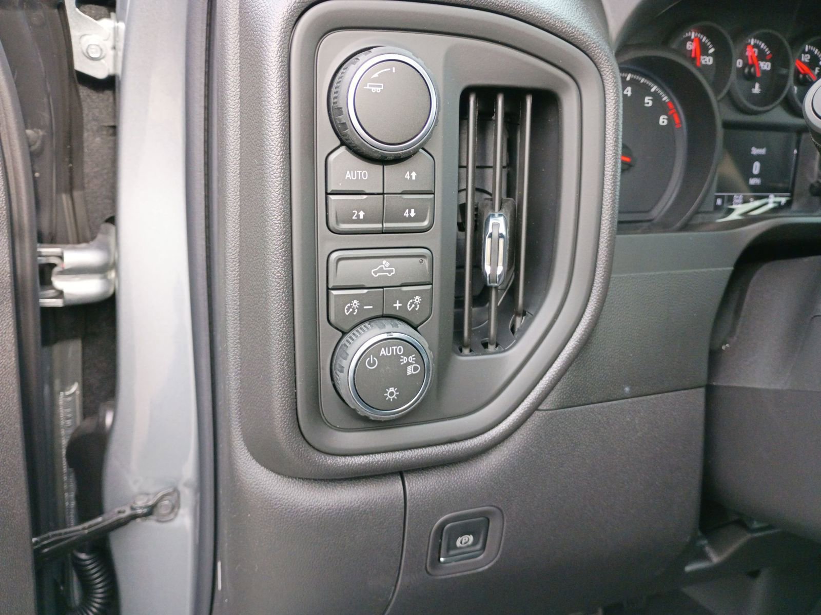 New 2026 Chevrolet Silverado 1500 Custom Trail Boss w/ Dark Appearance Package image 32