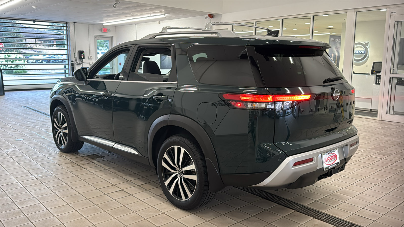 Used 2025 Nissan Pathfinder Platinum AWD/4WD image 7