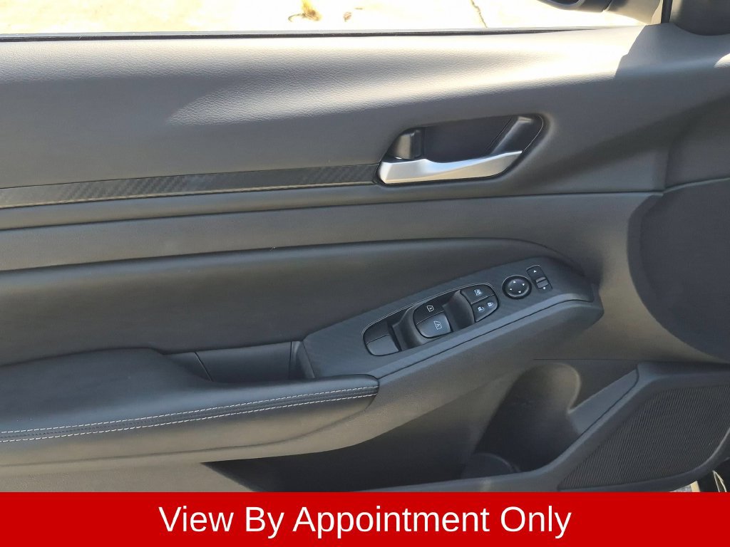 Used 2025 Nissan Altima 2.5 SV FWD image 24