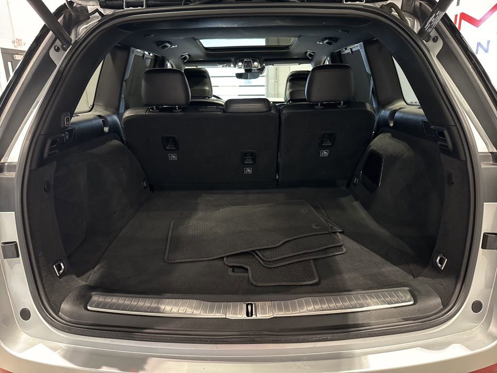 Used 2022 Jeep Grand Cherokee Summit w/ Luxury Tech Group V image 39