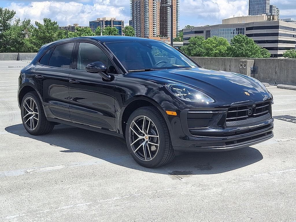 Used 2025 Porsche Macan image 7