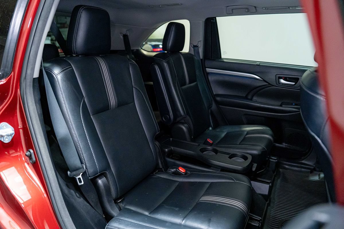 Used 2018 Toyota Highlander SE AWD/4WD image 17