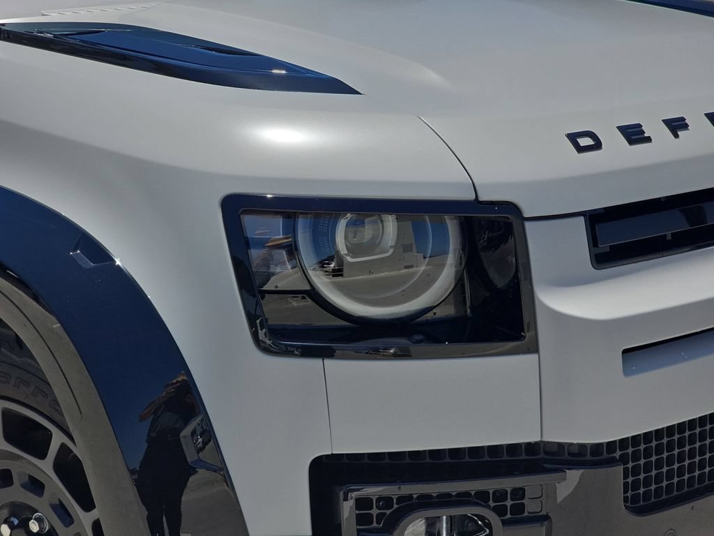 New 2026 Land Rover Defender 110 X-Dynamic SE AWD/4WD image 32