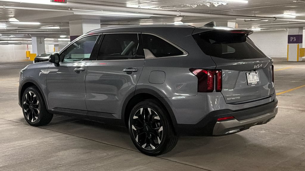 Certified 2025 Kia Sorento EX w/ Panoramic Sunroof Package FWD image 3