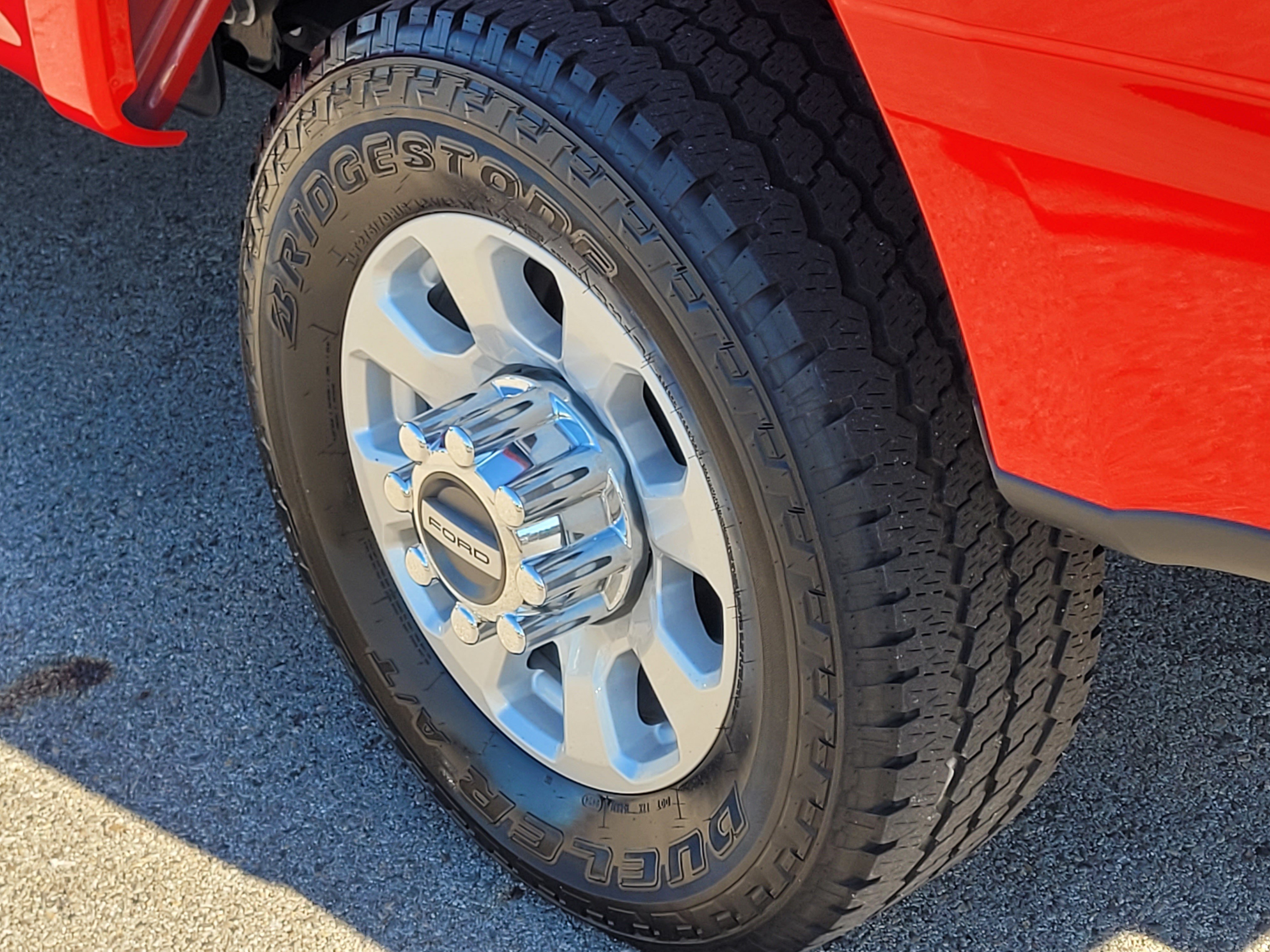 Used 2024 Ford F350 XLT AWD/4WD image 7