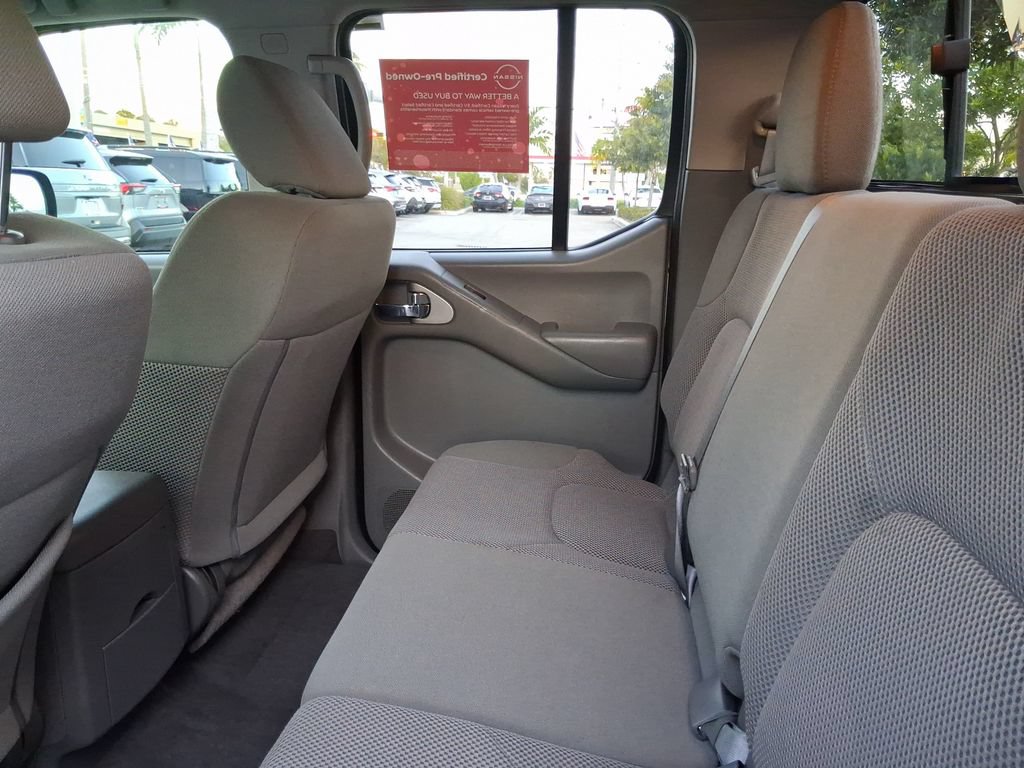 Used 2021 Nissan Frontier SV w/ Midnight Edition Floor Mats RWD image 8