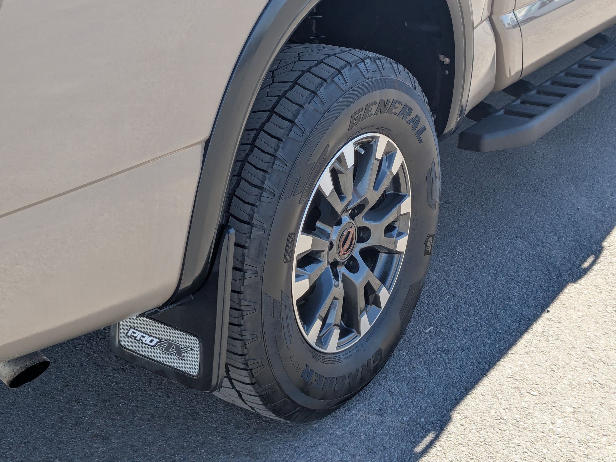 Used 2024 Nissan Titan PRO-4X w/ Pro-4x Convenience Package image 13