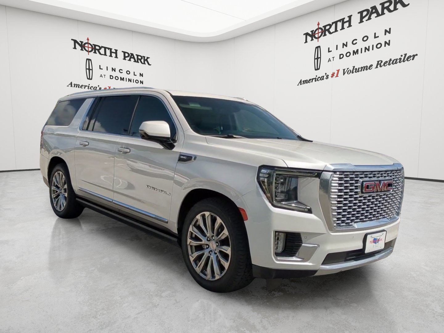 Used 2022 GMC Yukon XL Denali w/ Max Trailering Package AWD/4WD image 7