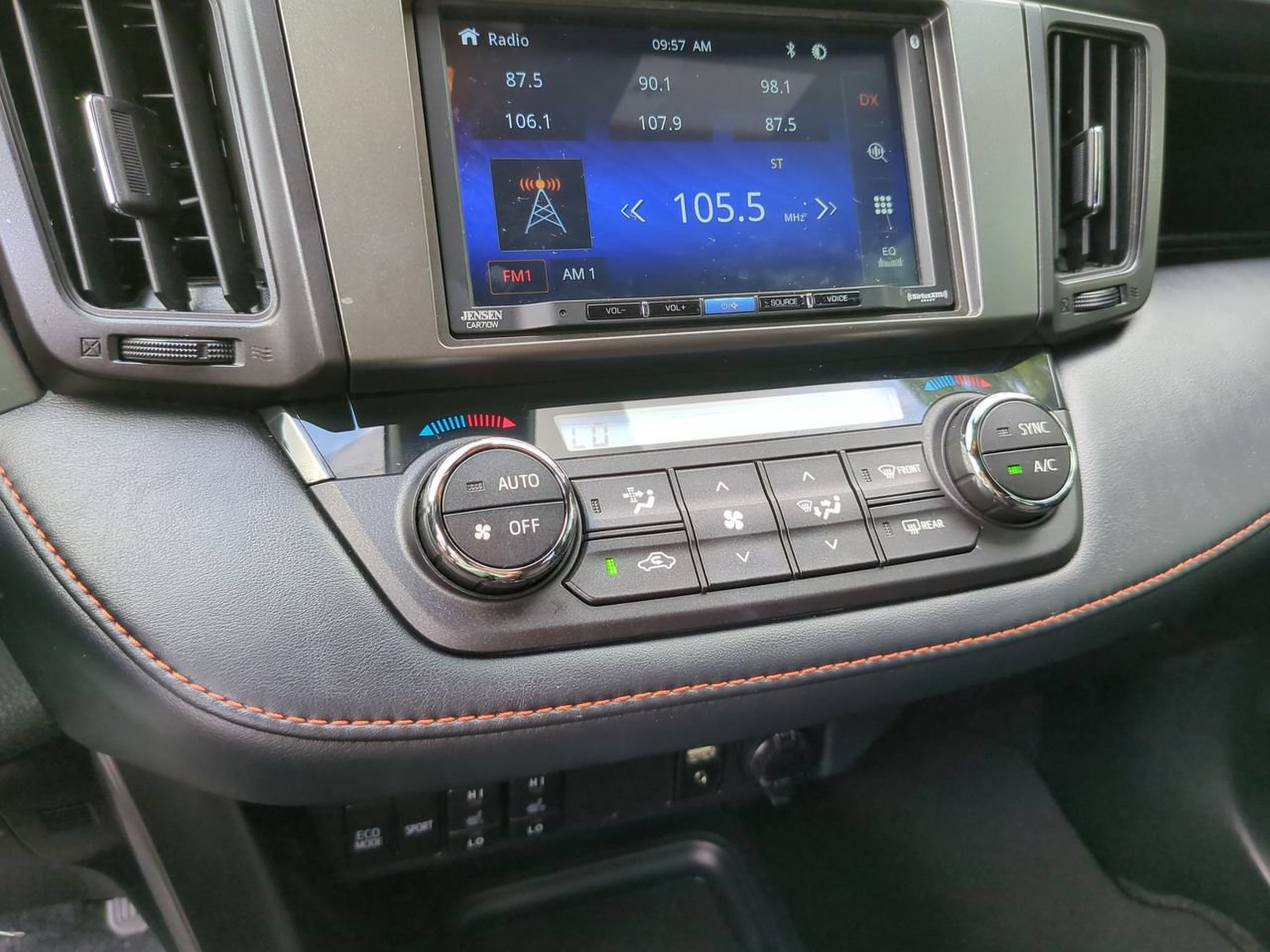 Used 2018 Toyota RAV4 SE w/ Cargo Management Package FWD image 28