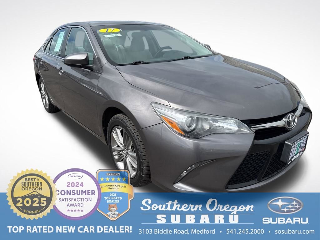 Used 2017 Toyota Camry SE image 1