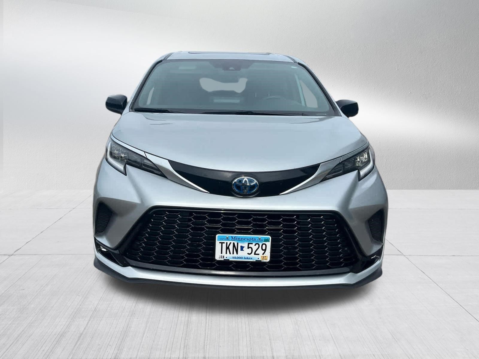 Used 2021 Toyota Sienna XSE w/ XSE Plus Package FWD image 2