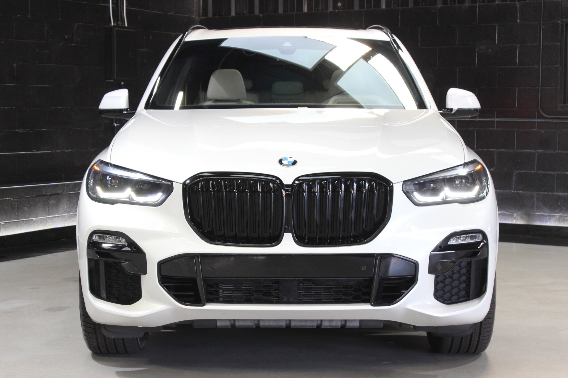 Used 2021 BMW X5 sDrive40i w/ M Sport Package image 5
