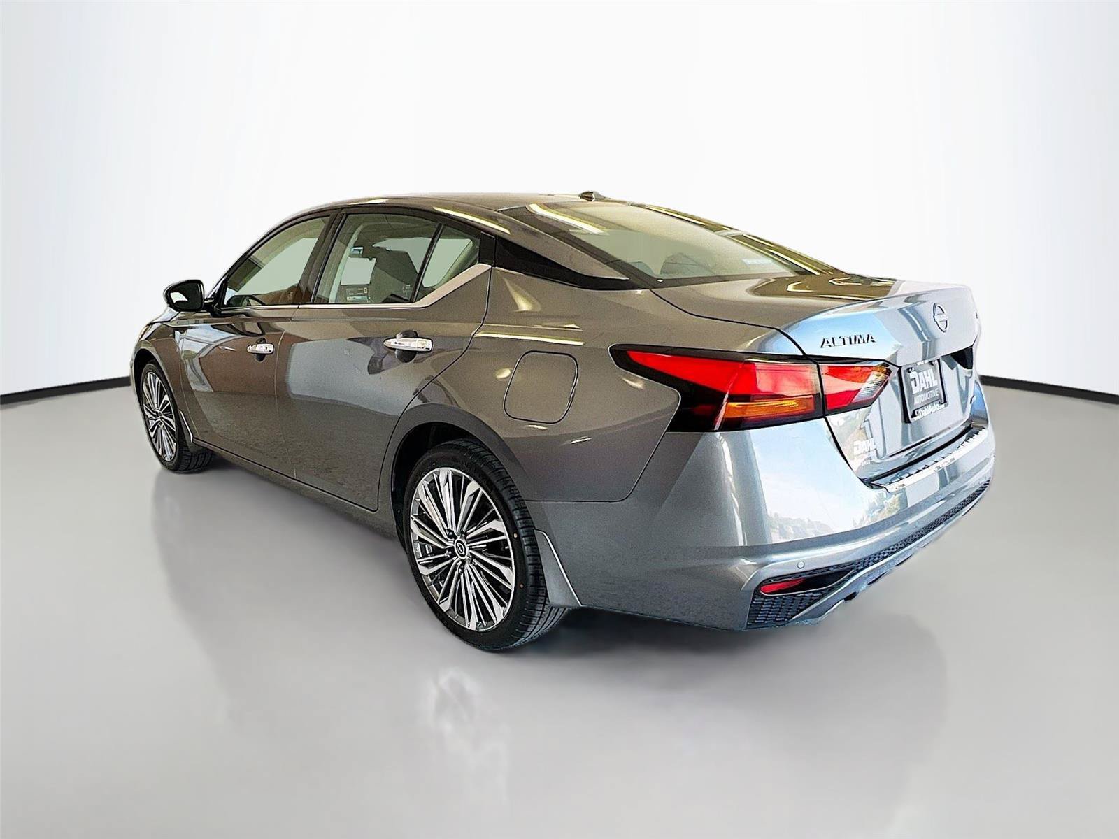 Used 2023 Nissan Altima 2.5 SL AWD/4WD image 7