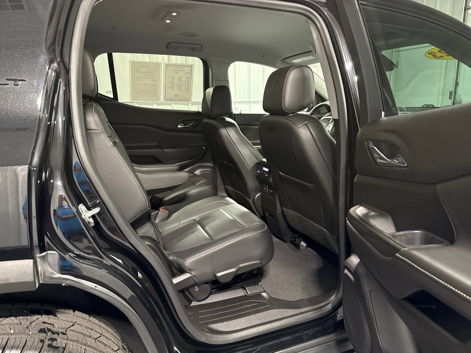 Used 2023 GMC Acadia SLT w/ Elevation Edition FWD image 13