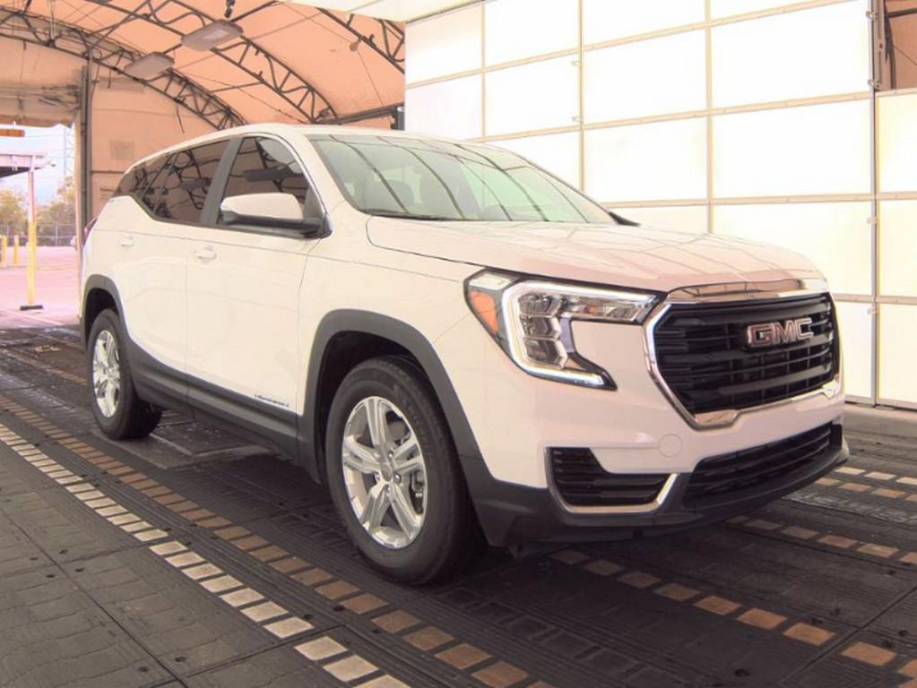 Used 2024 GMC Terrain SLE image 4
