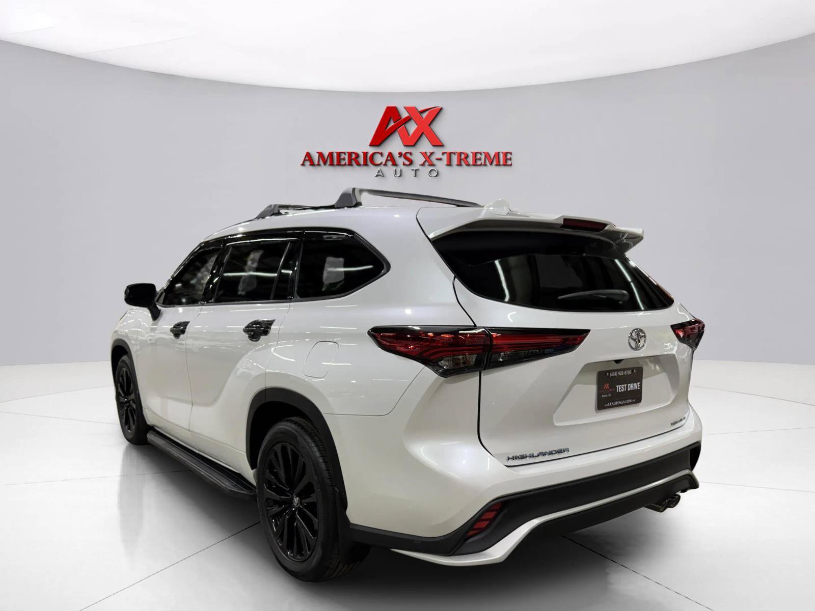 Used 2023 Toyota Highlander XSE AWD/4WD image 5