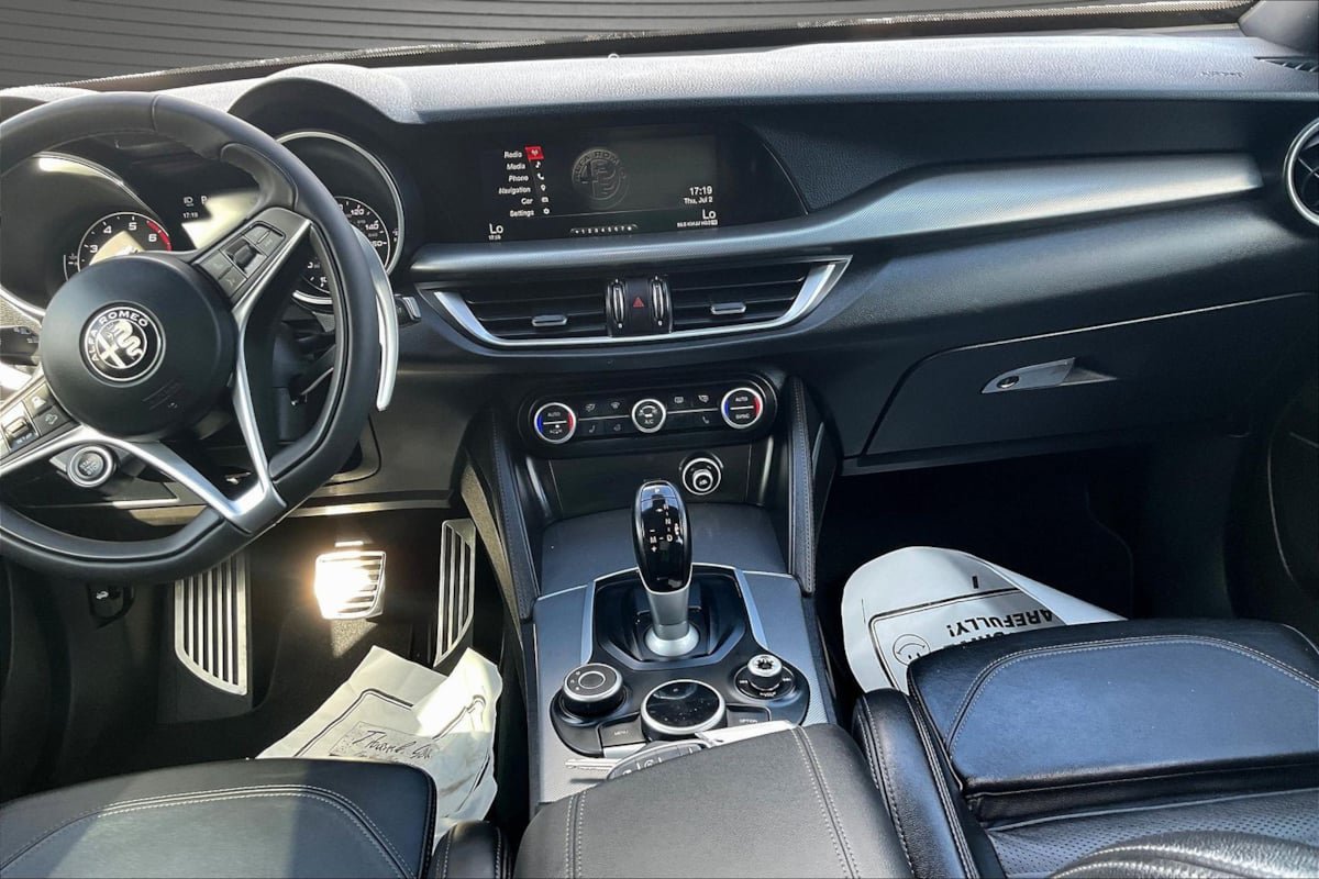 Used 2018 Alfa Romeo Stelvio Ti Sport AWD/4WD image 9