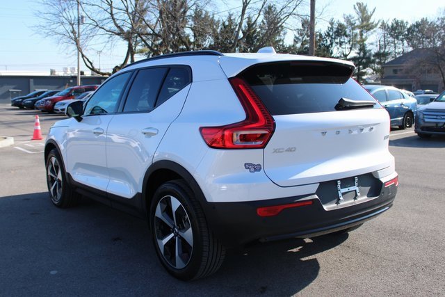 Used 2025 Volvo XC40 B5 Plus image 41