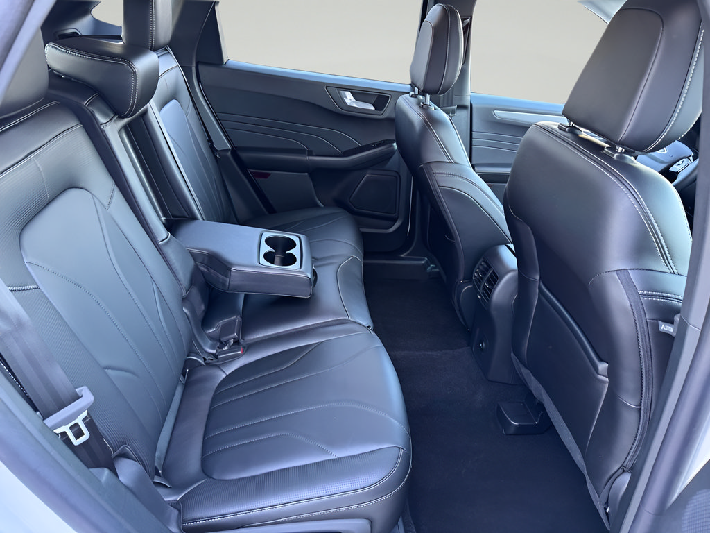 Used 2025 Ford Escape Platinum w/ Premium Technology Package FWD image 17