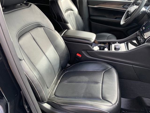 Used 2023 Jeep Grand Cherokee Limited w/ Luxury Tech Group II image 11