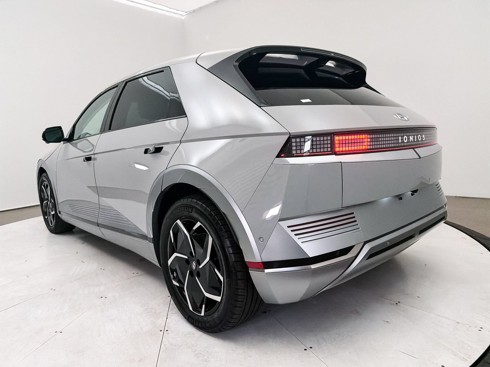 Used 2024 Hyundai Ioniq 5 Limited RWD image 17
