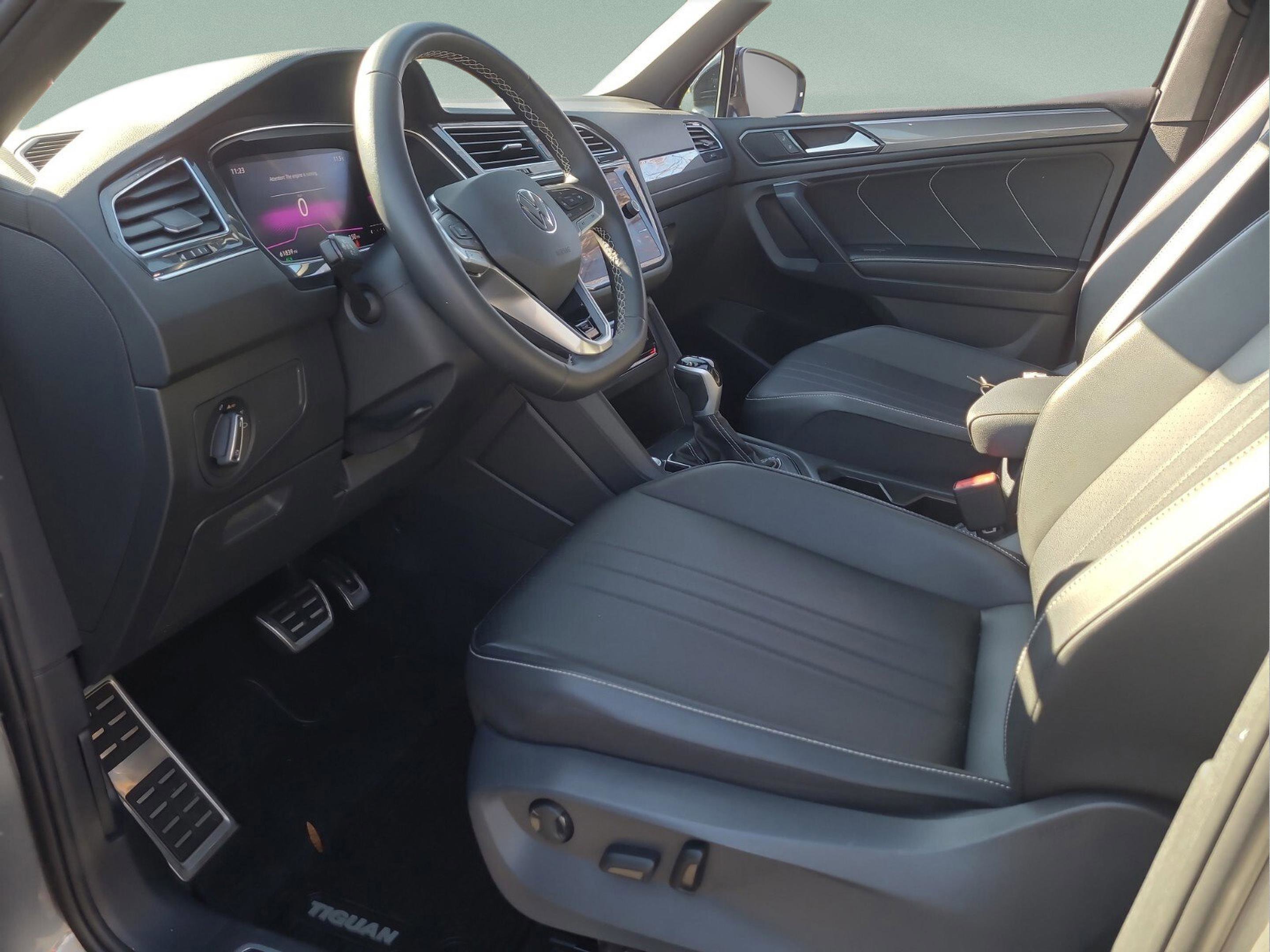 Used 2023 Volkswagen Tiguan SE R-Line image 13