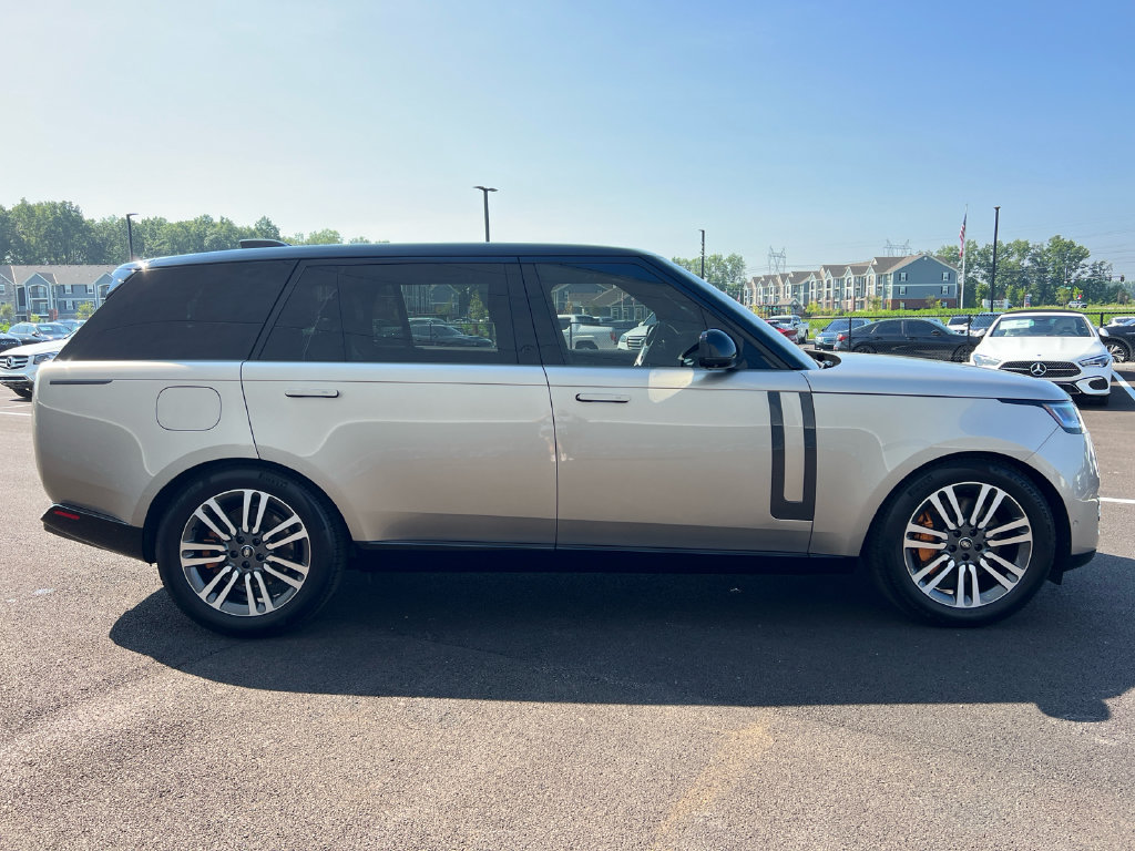 Used 2025 Land Rover Range Rover Long Wheelbase SE AWD/4WD image 11