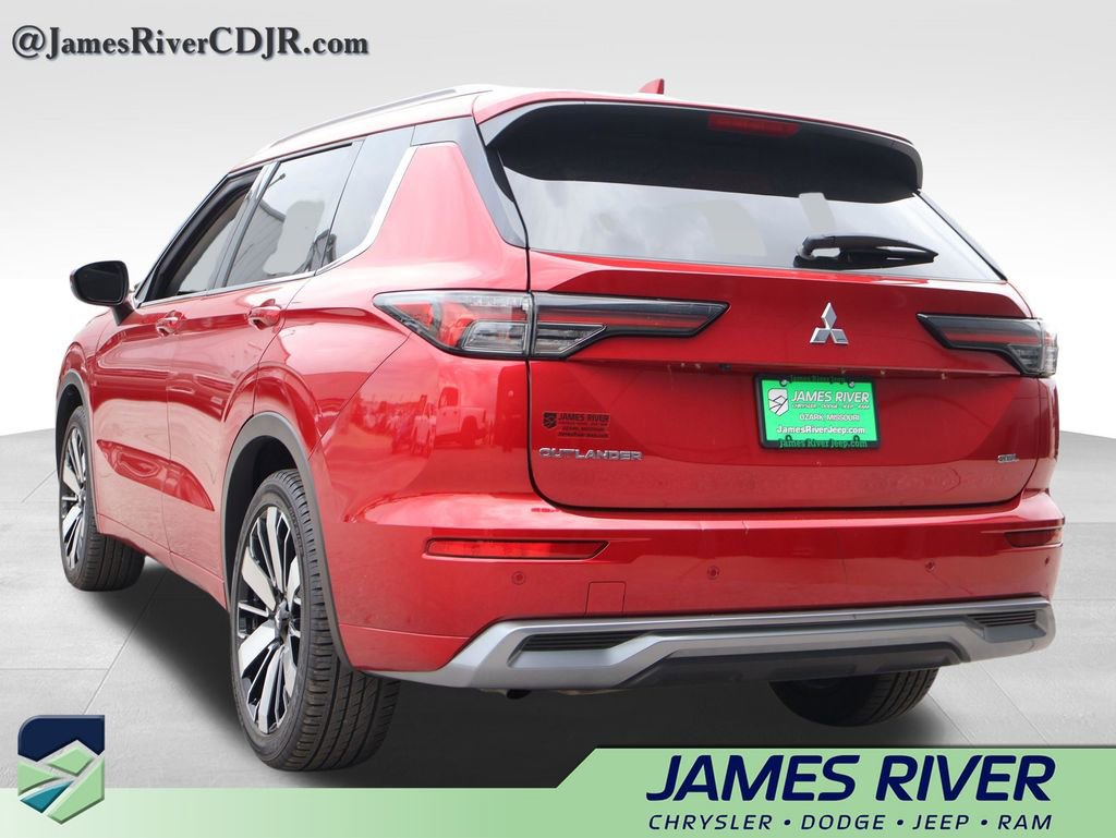 Used 2025 Mitsubishi Outlander SEL image 3