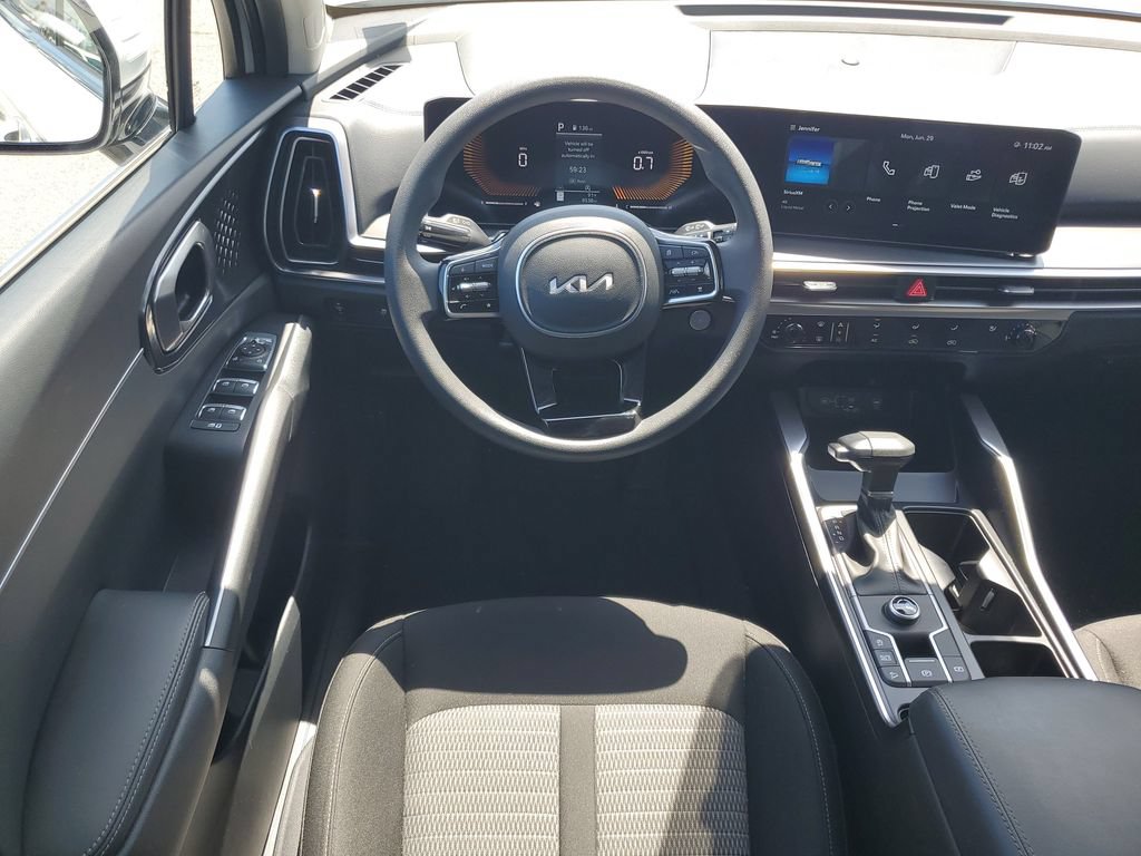 Used 2025 Kia Sorento LX FWD image 26