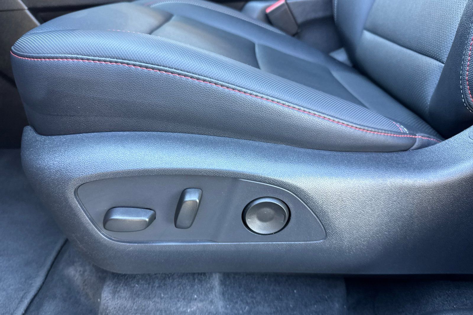 Used 2025 Chevrolet Traverse Z71 image 14