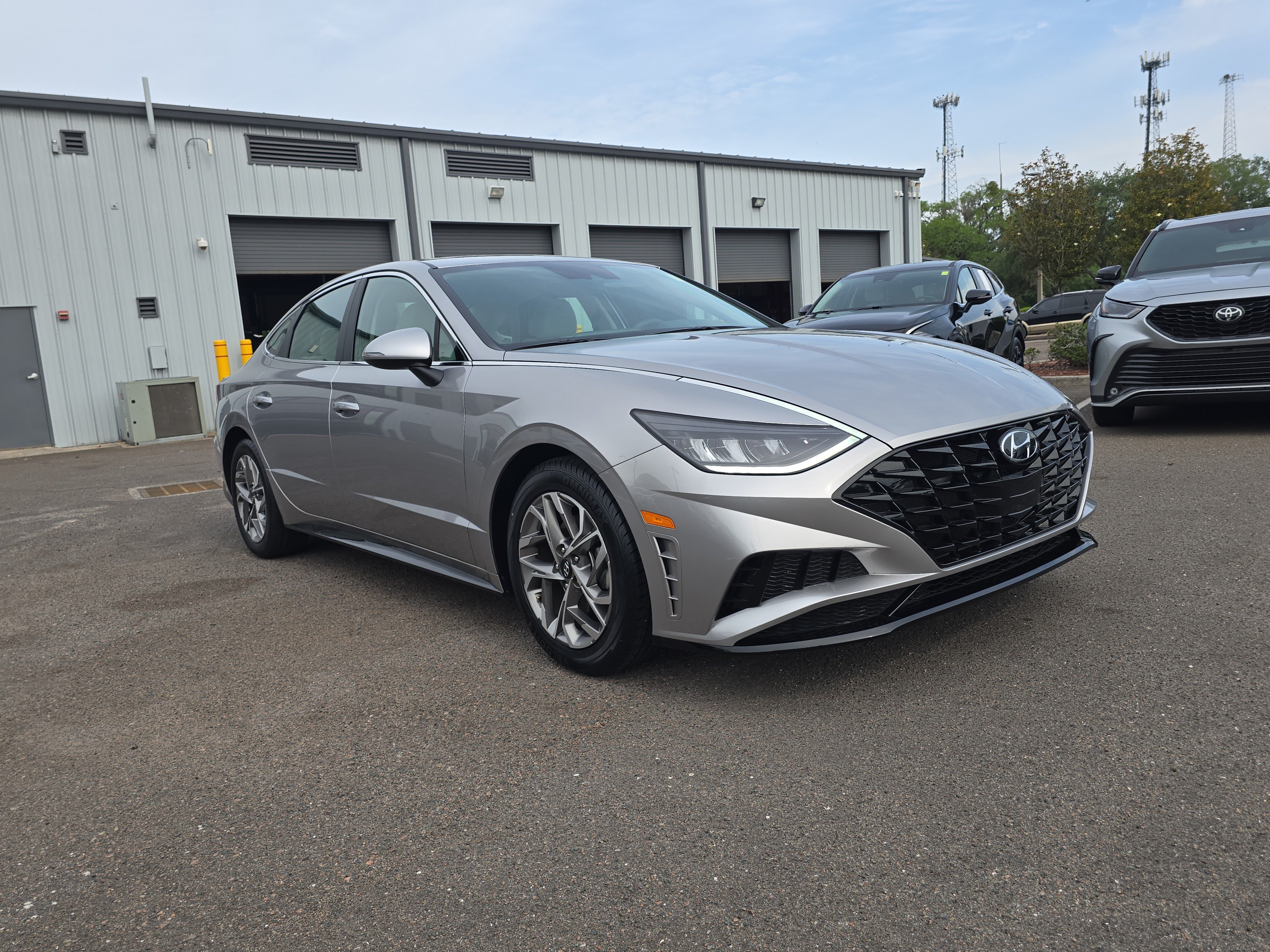 Used 2021 Hyundai Sonata SEL FWD image 2