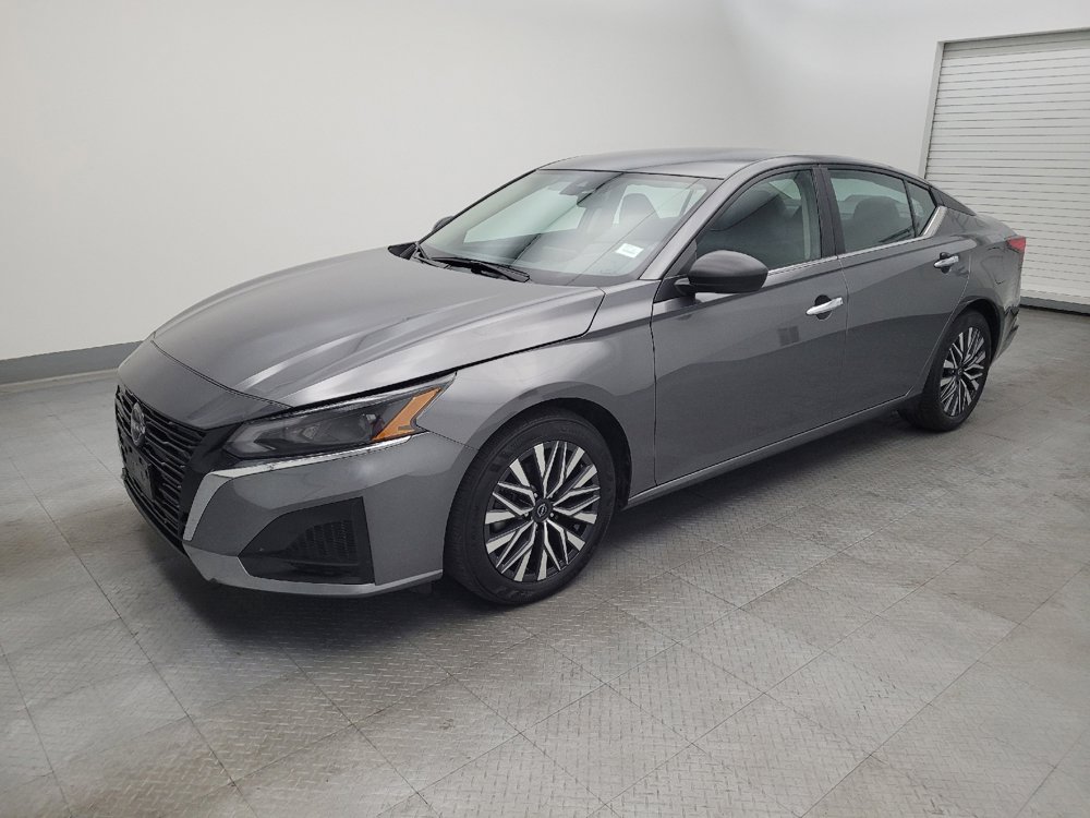 Used 2024 Nissan Altima 2.5 SV image 2