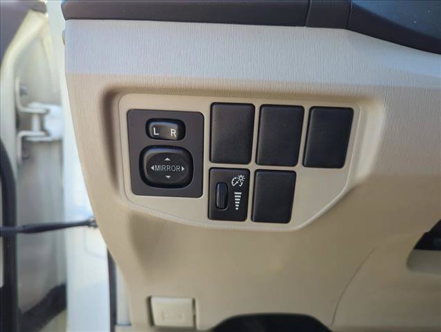 Used 2014 Toyota Prius Four FWD image 13