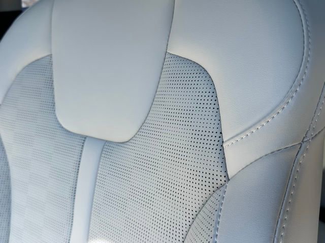 Used 2025 Kia Sorento SX image 19