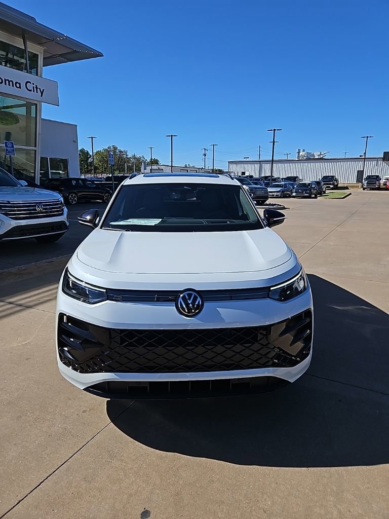 New 2026 Volkswagen Tiguan SE R-Line image 2