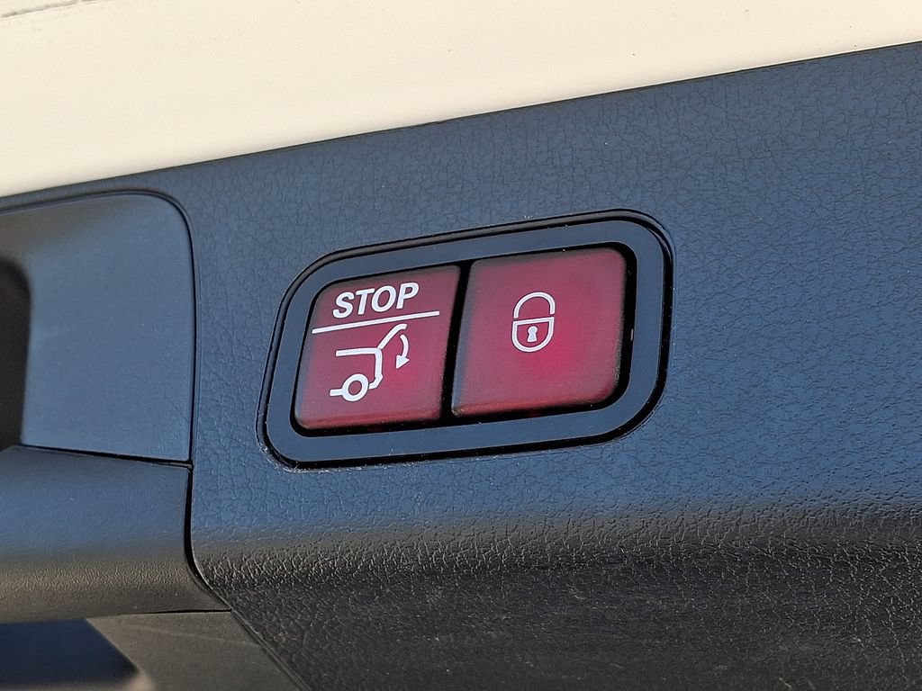 Used 2025 Mercedes-Benz GLB 250 4MATIC image 30