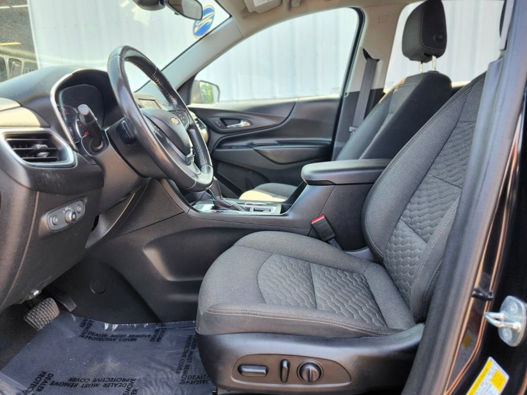 Used 2020 Chevrolet Equinox LT w/ Driver Convenience Package AWD/4WD image 16
