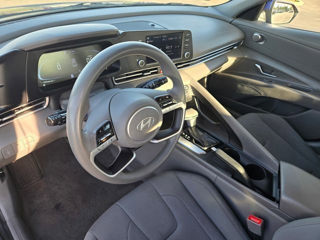 Used 2024 Hyundai Elantra SE image 12