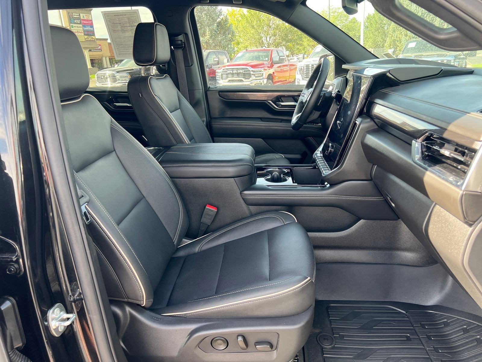 Used 2026 GMC Yukon XL Elevation AWD/4WD image 14
