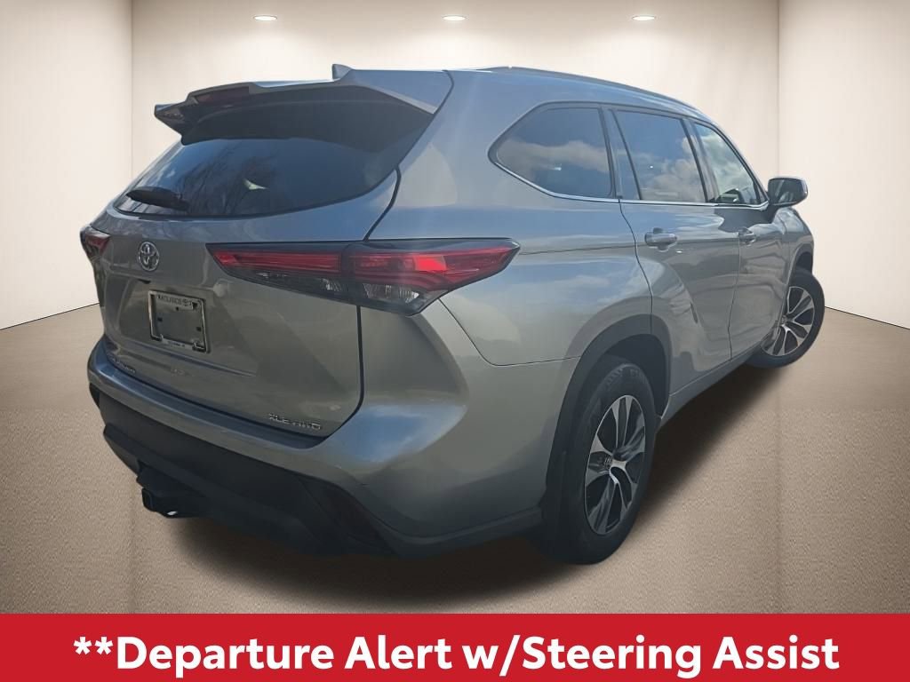 Used 2022 Toyota Highlander XLE image 9