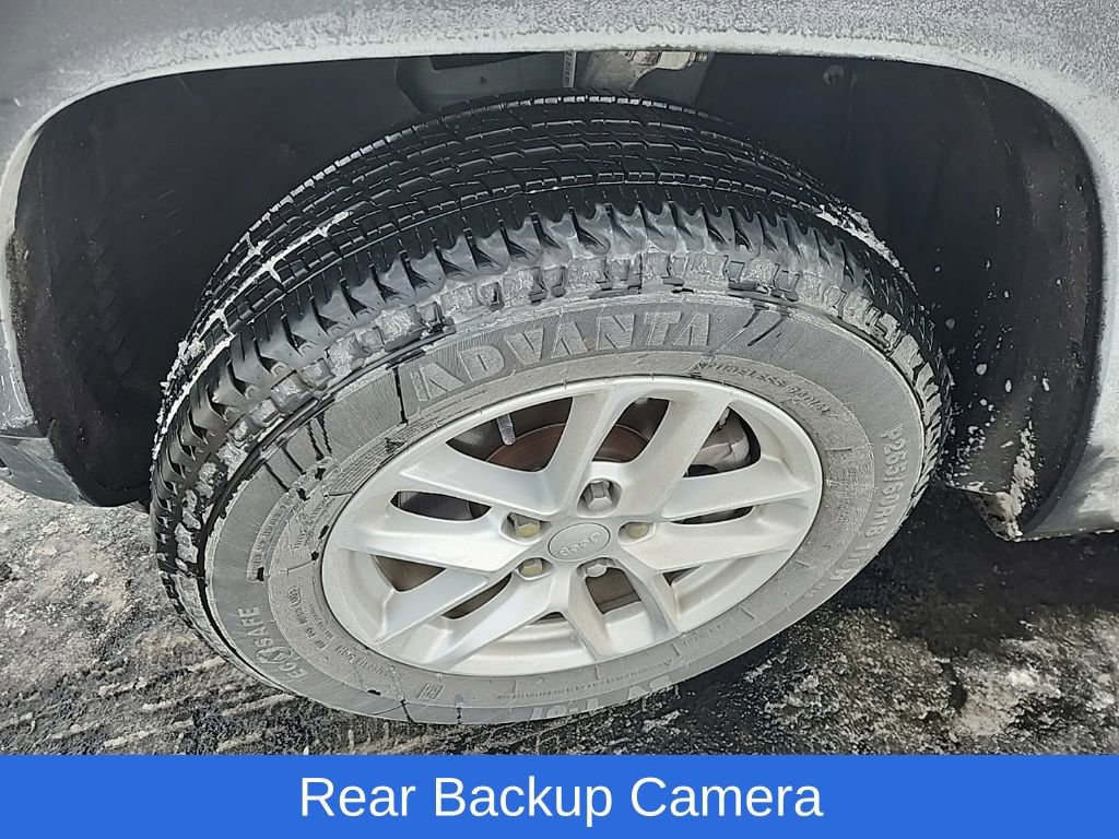 Used 2023 Jeep Grand Cherokee L Laredo image 8