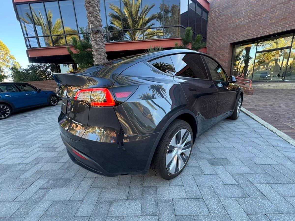 Used 2023 Tesla Model Y Long Range AWD/4WD image 7